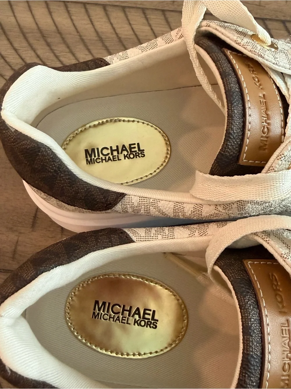 NWT Michael Kors Toney Platform Lace-Up Sneakers Women’s Size 8.5